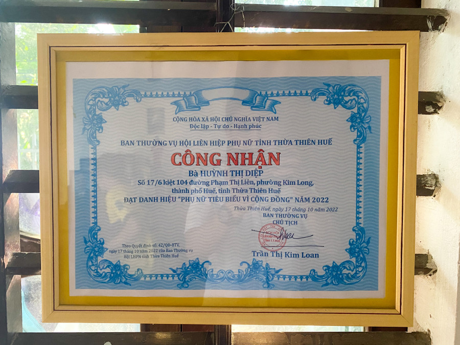 Cụ Diệp được Hội Liên hiệp Phụ nữ tỉnh Thừa Thiên – Huế vinh danh là một trong 10 người tấm gương “Phụ nữ tiêu biểu vì cộng đồng”. Cụ Diệp được Hội Liên hiệp Phụ nữ tỉnh Thừa Thiên – Huế vinh danh là một trong 10 người tấm gương “Phụ nữ tiêu biểu vì cộng đồng”.