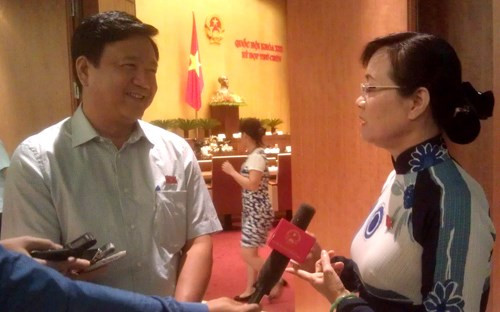 Bộ trưởng Bộ GT-VT Đinh La Thăng và Chủ tịch HĐND TP Hồ Chí Minh Nguyễn Thị Quyết Tâm Bộ trưởng Bộ GT-VT Đinh La Thăng và Chủ tịch HĐND TP Hồ Chí Minh Nguyễn Thị Quyết Tâm