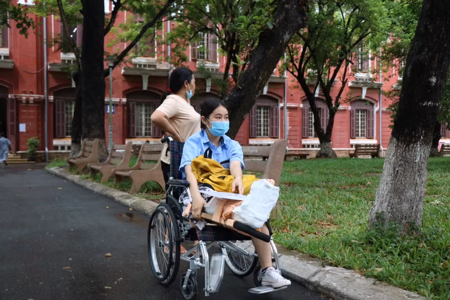 Em Nguyễn Hoàng Oanh (Lớp 12 Trường THPT Thuận Hóa, TP Huế) được Sở Giáo dục và Đào tạo tỉnh xem xét đặc cách tốt nghiệp THPT.