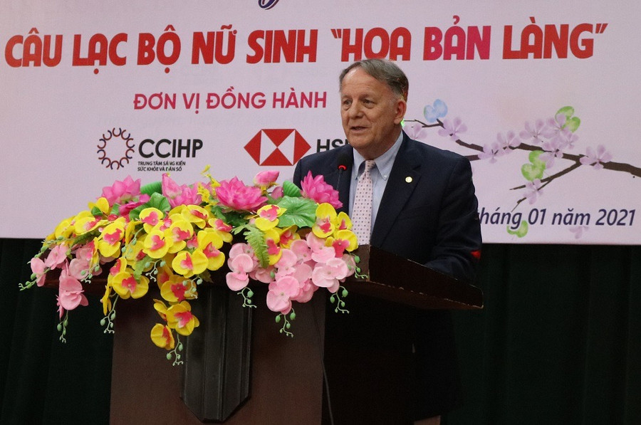 Ông Rad Kivette, Tổng Giám đốc VinaCapital Foundation phát biểu tại chương trình Ông Rad Kivette, Tổng Giám đốc VinaCapital Foundation phát biểu tại chương trình