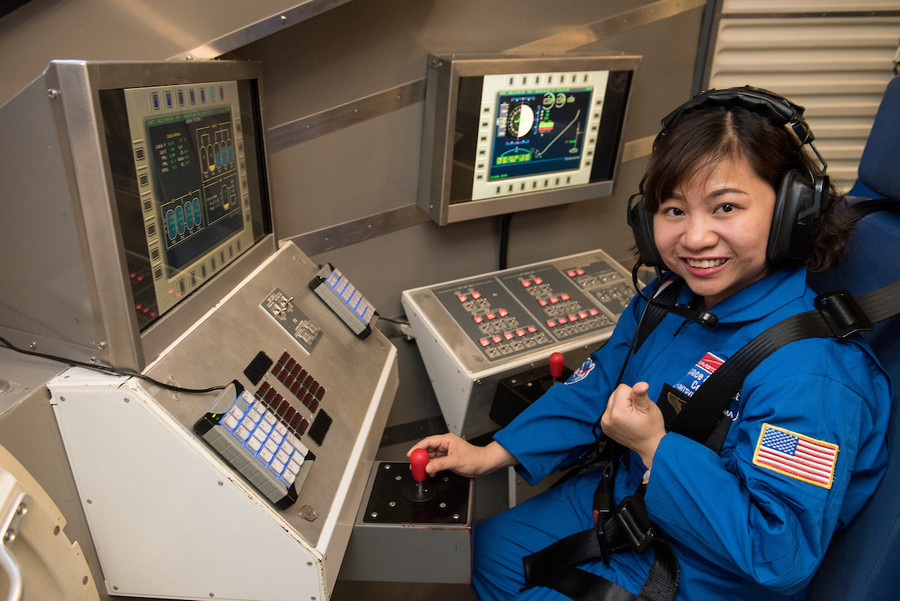 Các giáo viên được tham gia nhiệm vụ mô phỏng như một phi hành gia thực thụ Các giáo viên được tham gia nhiệm vụ mô phỏng như một phi hành gia thực thụ