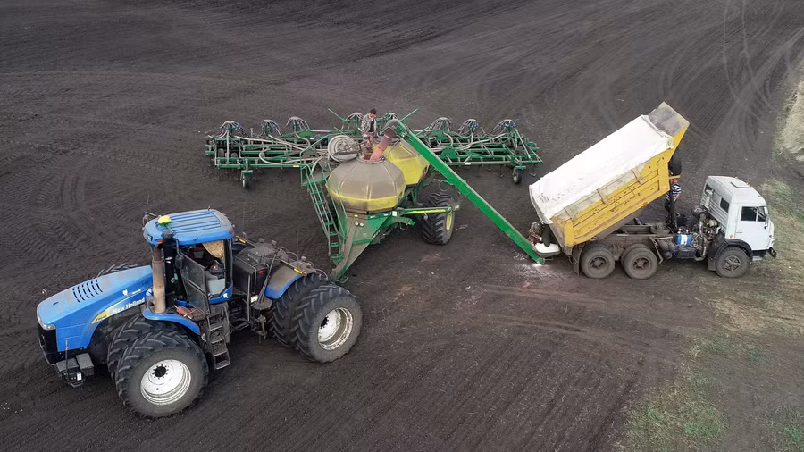 EU tăng thuế nhập khẩu ngũ cốc Nga cũng khiến việc nhập khẩu phân bón Nga ở châu Âu tăng mạnh.