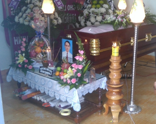 Đắk Lắk: Mâu thuẫn, chồng uống thuốc cỏ tự tử trước mặt vợ - Ảnh 1