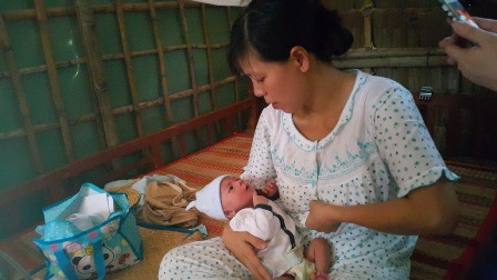Xác định người phụ nữ đâm xuyên sọ bé sơ sinh bị tâm thần ảnh 2 Bé Phát xuất viện về nhà trong vòng tay yêu thương của gia đình