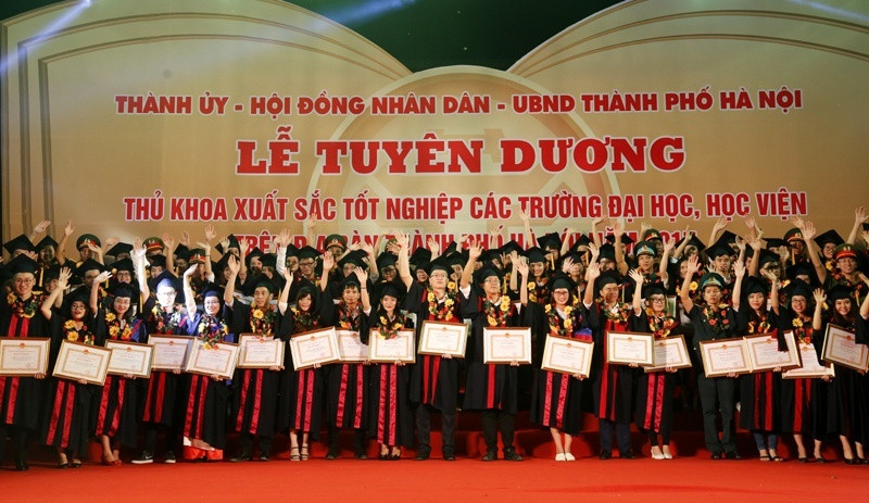 Hà Nội vinh danh thủ khoa các trường Đại học, Học viện trên địa bàn thành phố (ảnh Internet)