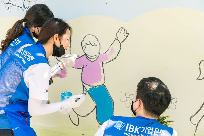 Trang trí, vẽ tranh lớp học