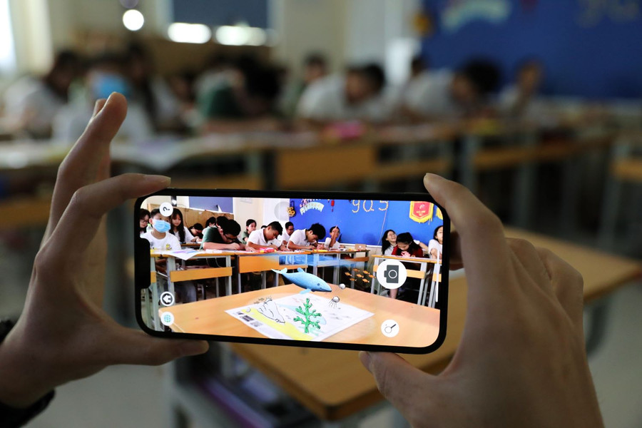 Học sinh trải nghiệm phòng thực tế ảo. Học sinh trải nghiệm phòng thực tế ảo.