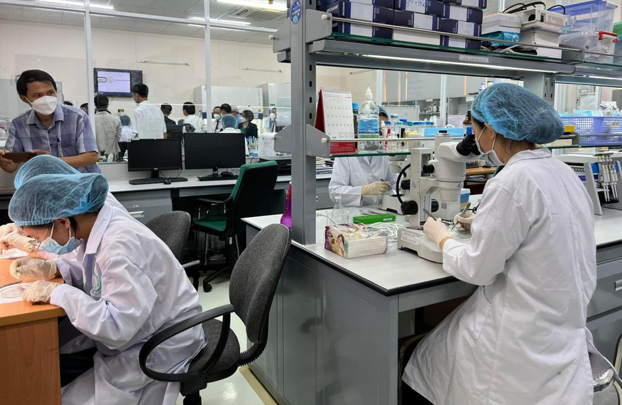 Nhân lực KHCN khu vực công vẫn còn rất yếu và thiếu. Nhân lực KHCN khu vực công vẫn còn rất yếu và thiếu.