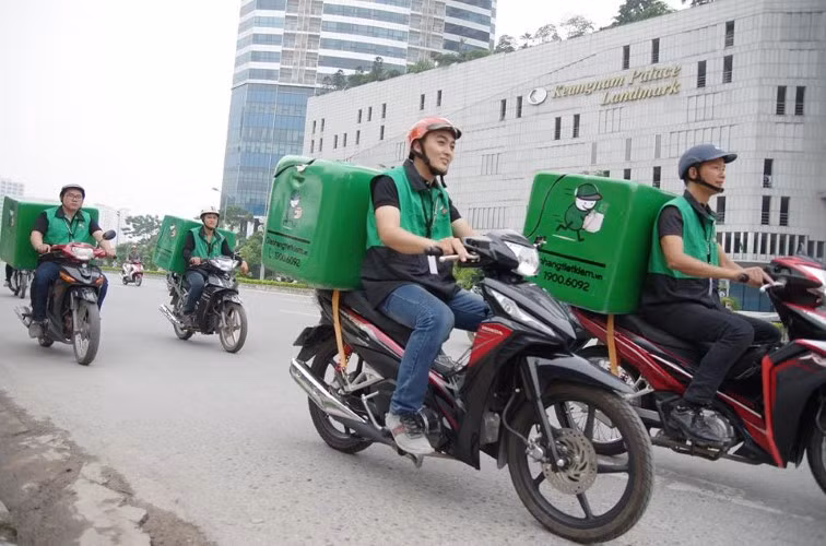 Nghề shipper là hình ảnh quen thuộc trong các đô thị phát triển. Ảnh minh họa