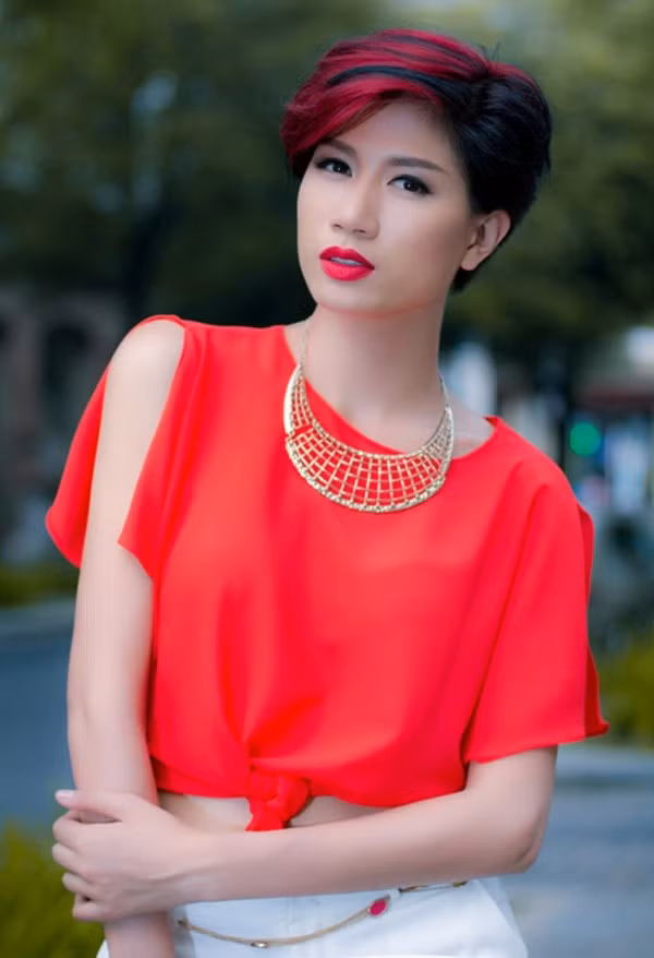 Xôn xao clip Trang Trần chửi bậy ngay tại đồn công an