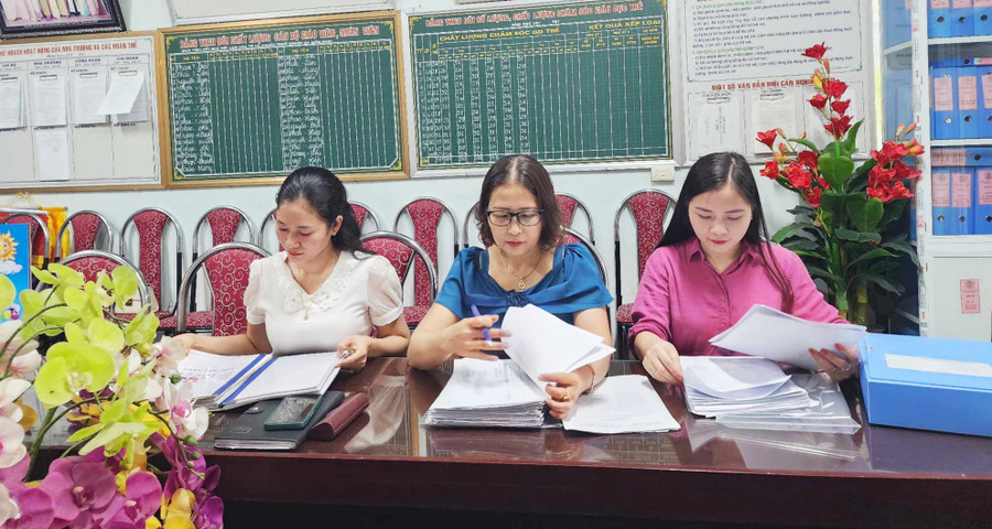 Trường Mầm non thị trấn Yên Thành (huyện Yên Thành, Nghệ An) có 9/20 giáo viên là lao động hợp đồng theo Nghị định 06 và Thông tư 09. Trường Mầm non thị trấn Yên Thành (huyện Yên Thành, Nghệ An) có 9/20 giáo viên là lao động hợp đồng theo Nghị định 06 và Thông tư 09.