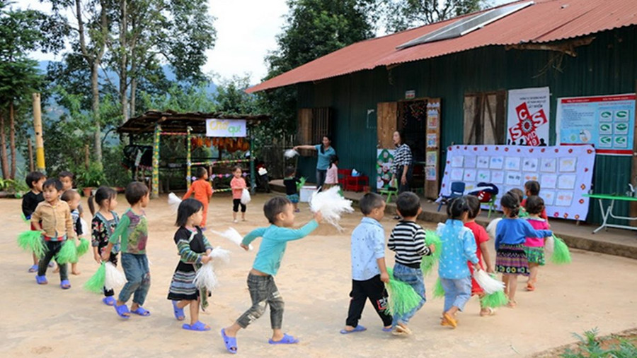 Giờ thể dục của các bé lớp ghép 3 - 5 tuổi tại điểm Trường Cáng Dông, Trường Mầm non Xéo Dì Hồ (Mù Cang Chải, Yên Bái). Ảnh: Báo Yên Bái Giờ thể dục của các bé lớp ghép 3 - 5 tuổi tại điểm Trường Cáng Dông, Trường Mầm non Xéo Dì Hồ (Mù Cang Chải, Yên Bái). Ảnh: Báo Yên Bái