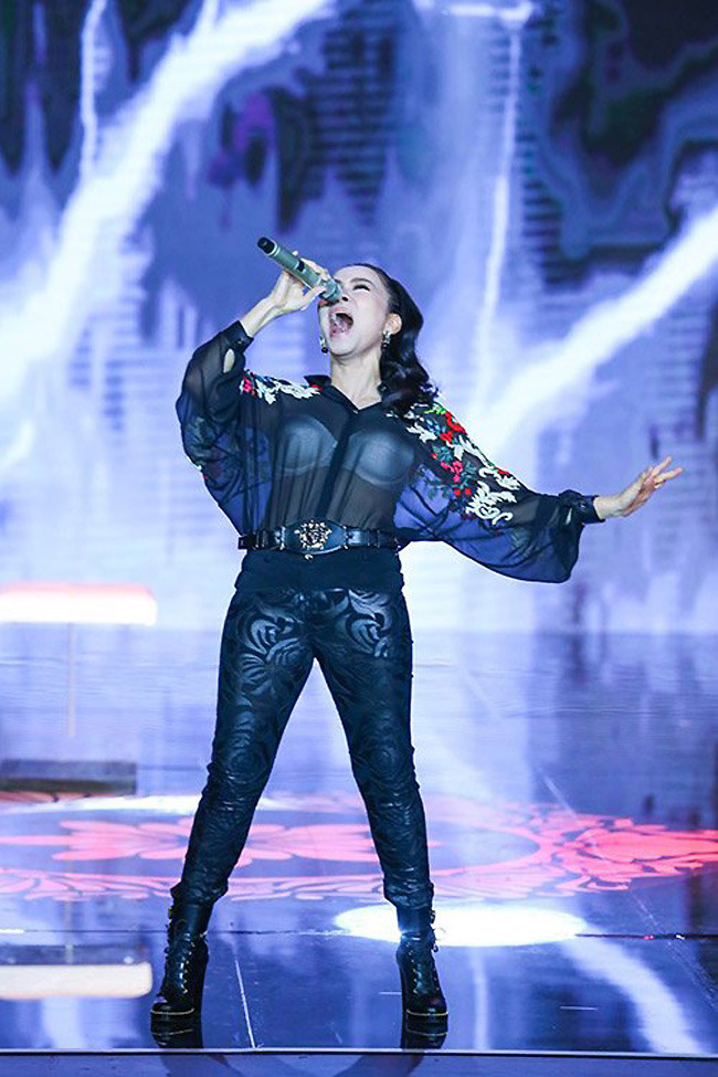 15 sự cố váy áo đầu năm của mỹ nhân showbiz Việt ảnh 5 15 sự cố váy áo đầu năm của mỹ nhân showbiz Việt ảnh 5