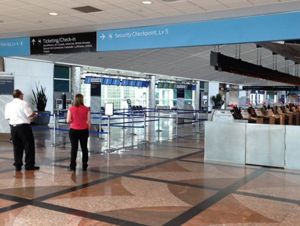 Kiện hàng khả nghi gây náo loạn Sân bay quốc tế Denver ở Mỹ