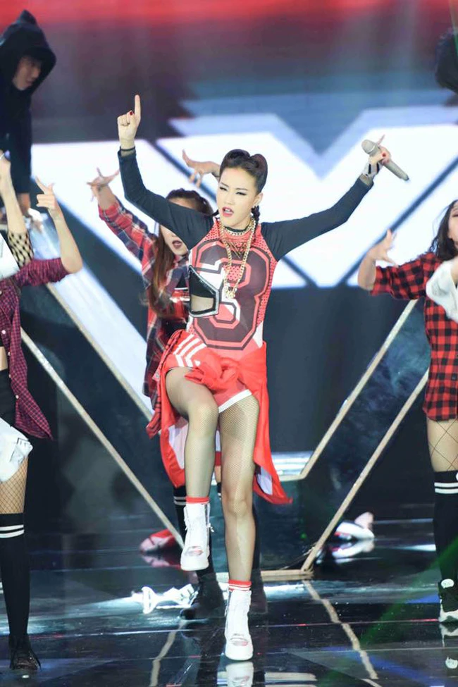 15 sự cố váy áo đầu năm của mỹ nhân showbiz Việt