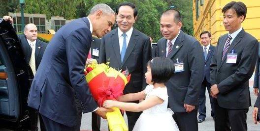 Điều chưa biết về quy trình chọn thiếu nhi tặng hoa cho Tổng thống Obama