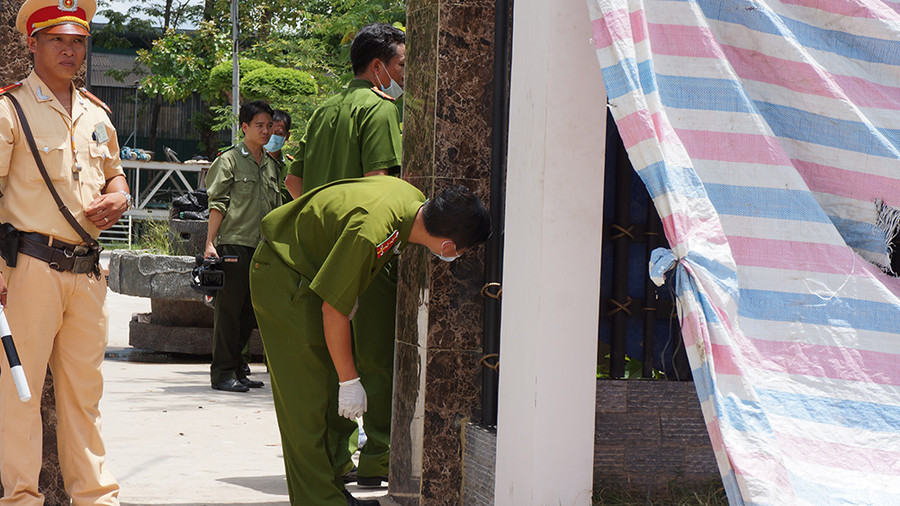 Cơ quan điều tra khám nghiệm, thu thập chứng cứ tại hiện trường vụ thảm sát