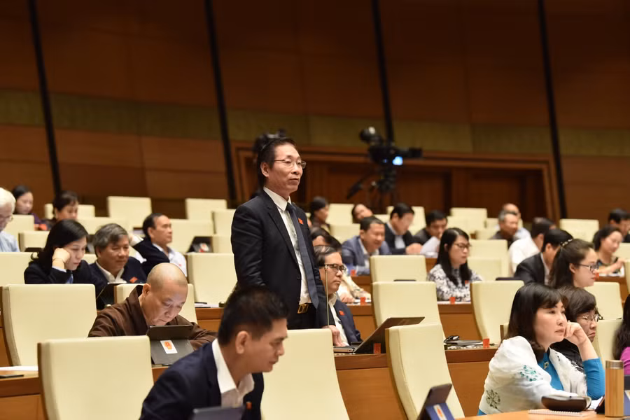 ĐBQH Nguyễn Văn Chiến (Hà Nội) phát biểu. Ảnh: Quang Khánh