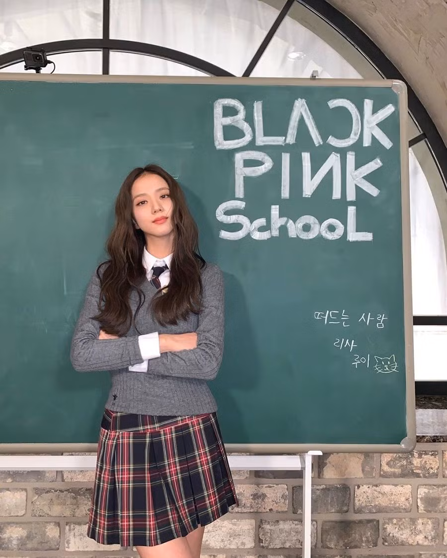 Nếu bạn muốn lời khuyên về thời trang từ bất kỳ ai, Jisoo chắc chắn là một người thầy đáng tin cậy. Bạn chỉ cần nhìn vào vẻ ngoài đáng yêu này chẳng hạn!