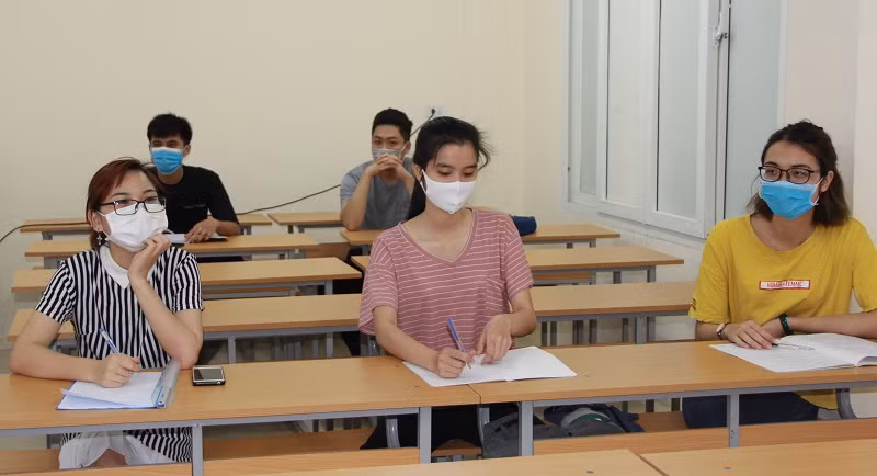 Học viên Trung tâm GDNN - GDTX Hoàng Mai tăng tốc ôn tập.