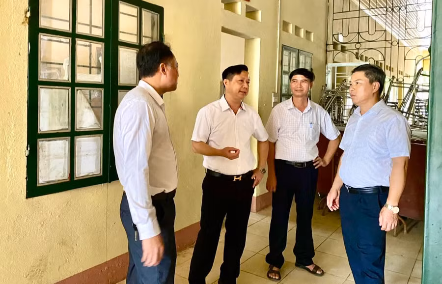 Ban Chỉ đạo thi tốt nghiệp THPT kiểm tra khu vực bán trú tại Điểm thi số 1 huyện Bảo Yên (Lào Cai).