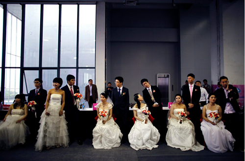 ap-luc-chong-e-dip-tet-cua-thanh-nien-trung-quoc