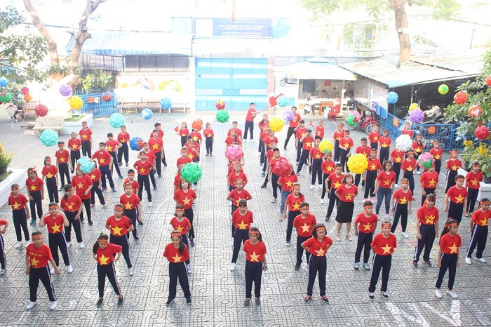 Các em hào hứng tham gia màn nhảy đặc biệt