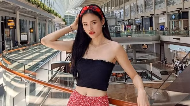 Á quân Vietnam’s Next Top Model 2010 – người mẫu Tuyết Lan.