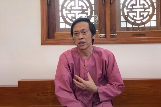 Nam nghệ sĩ Hoài Linh.