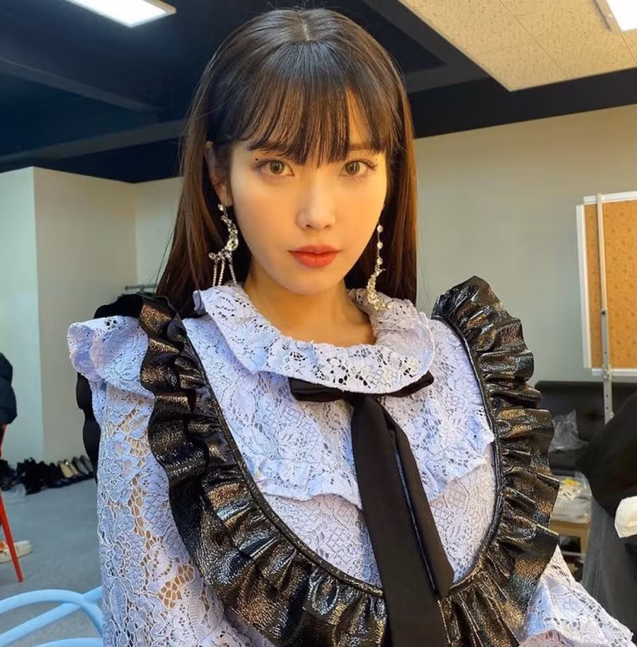 Các nét của IU hoàn hảo đến mức thật khó tin một ai đó xinh đẹp như vậy là có thật.