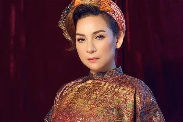 Tình hình sức khỏe của nữ ca sĩ Phi Nhung đã tiến triển tốt, tín hiệu khả quan hơn sau khi mắc Covid-19.