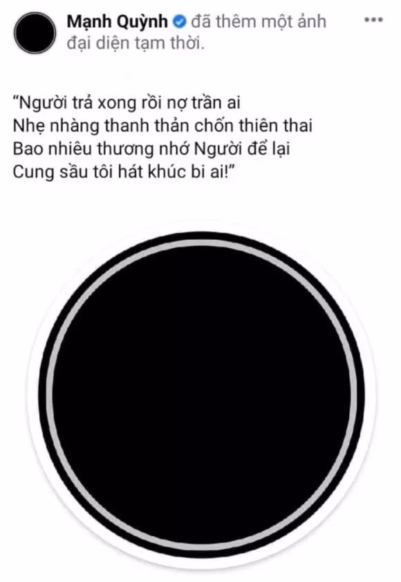 Người tình sân khấu" của nữ ca sĩ Phi Nhung đã đổi ảnh đại diện và fanpage chính thức của mình thành bức hình màu đen để tưởng nhớ người bạn quá cố.