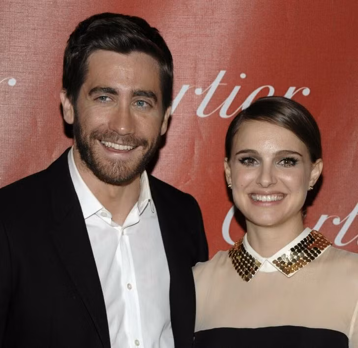 Natalie Portman và Jake Gyllenhaal: Hai người đã đóng chung trong bộ phim Brothers vào năm 2009 và hẹn hò một thời gian ngắn. Sau khi chia tay, họ xác nhận vẫn là bạn bè thân thiết.