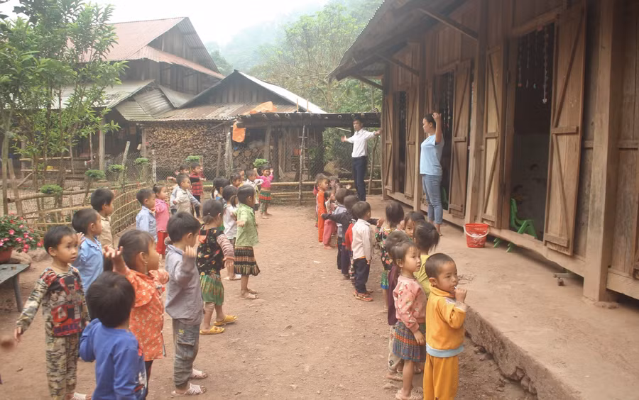 Vượt qua mọi khó khăn, thầy cô vẫn luôn tâm huyết và yêu thương con trẻ.