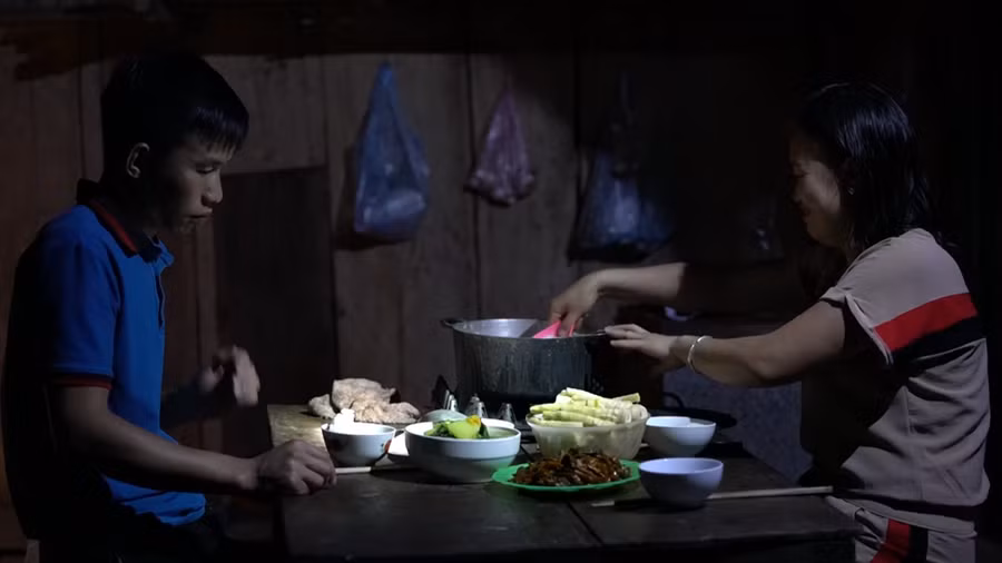 Điểm bản U Pa Tết là nơi 4 không, không đường, không điện, không sóng điện thoại, không nước sạch.