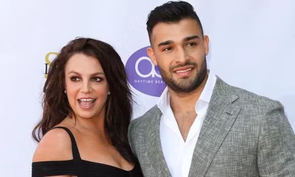 Britney Spears và vị hôn phu Sam Asghari.