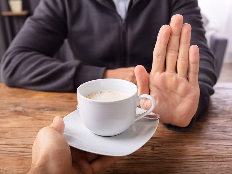 Tránh uống cà phê để không bị tái phát tình trạng khản tiếng mất giọng