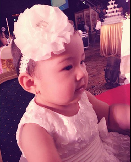 Vẻ thơ ngây đáng yêu của con gái Jennifer Phạm 11 Vẻ thơ ngây đáng yêu của con gái Jennifer Phạm 11