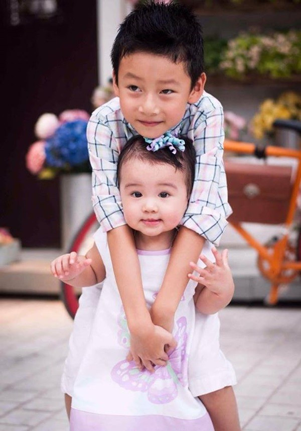 Vẻ thơ ngây đáng yêu của con gái Jennifer Phạm 1 Vẻ thơ ngây đáng yêu của con gái Jennifer Phạm 1