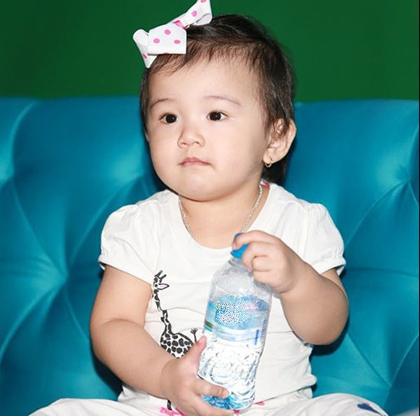 Vẻ thơ ngây đáng yêu của con gái Jennifer Phạm 3 Vẻ thơ ngây đáng yêu của con gái Jennifer Phạm 3