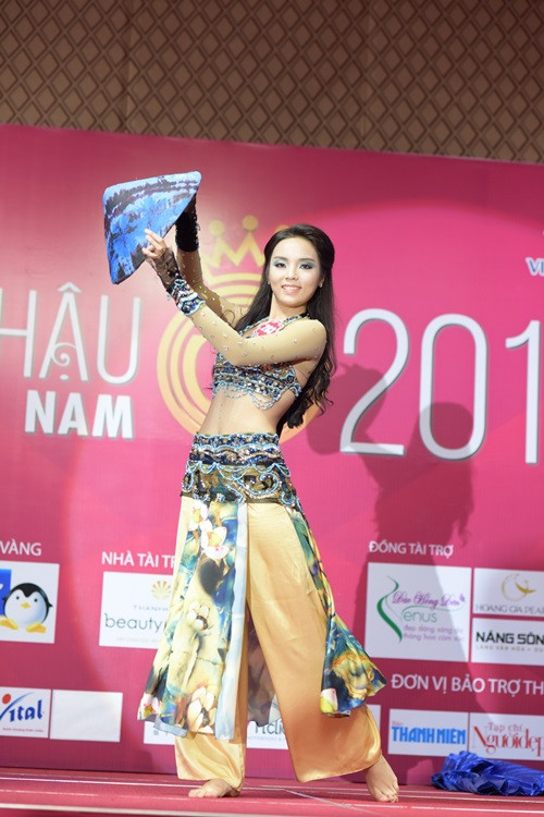 Thân thế ít biết của tân Hoa hậu Nguyễn Cao Kỳ Duyên ảnh 3 Nhìn thân hình thon gọn, hấp dẫn của Kỳ Duyên, ít ai biết rằng cô đã từng khổ sở với cân nặng 70kg. Tuy nhiên, đó là câu chuyện của năm cô nàng học lớp 10. Với quyết tâm dự thi Hoa hậu Việt Nam, Kỳ Duyên đã tập luyện để giảm 14kg chỉ trong 3 tháng hè.