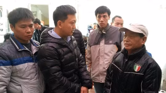 đồng nghiệp của Đạt đến chia buồn cùng gia đình