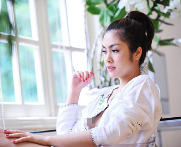 Thế nhưng kể từ khi bước chân vào làng giải trí, Tăng Thanh Hà cũng không tránh khỏi scandal thị phi. Trong một bộ ảnh vào năm 2009 vô tình để lọt bức hình lộ một bên ngực của Hà Tăng. Sự cố này được coi như vụ việc lớn nhất trong sự nghiệp người đẹp. Thế nhưng kể từ khi bước chân vào làng giải trí, Tăng Thanh Hà cũng không tránh khỏi scandal thị phi. Trong một bộ ảnh vào năm 2009 vô tình để lọt bức hình lộ một bên ngực của Hà Tăng. Sự cố này được coi như vụ việc lớn nhất trong sự nghiệp người đẹp.