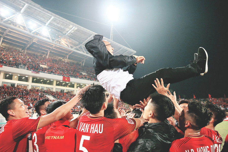 Chiến lược gia người Hàn cùng bóng đá Việt Nam giành được nhiều thành tích ấn tượng trong 2 năm qua Chiến lược gia người Hàn cùng bóng đá Việt Nam giành được nhiều thành tích ấn tượng trong 2 năm qua