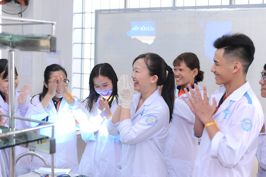 Sinh viên Trường ĐH Lạc Hồng trong giờ thực hành