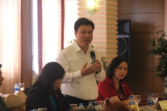 Thứ trưởng Bộ GD&ĐT Nguyễn Hữu Độ tiếp thu ý kiến của các đại biể và giải trình để các đại biểu hiểu rõ hơn về một số vấn đề quan trọng trong Luật Giáo dục (sửa đổi)