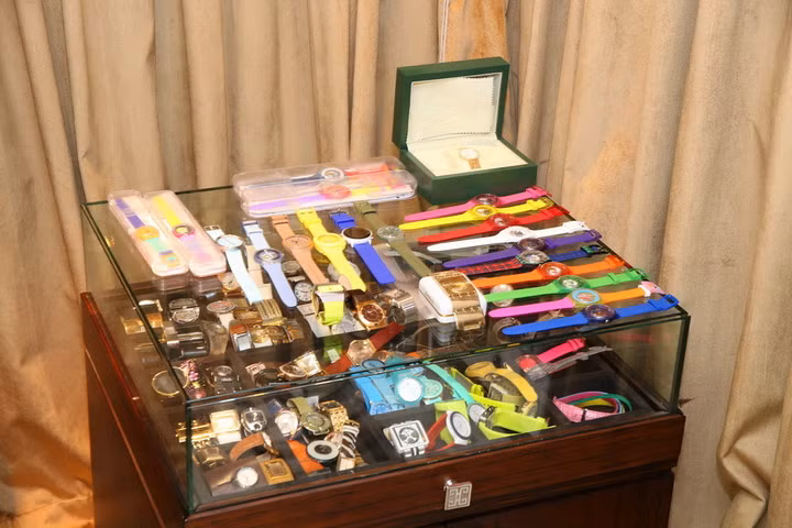 Và mới đây, ngay sau khi kết thúc liveshow Thương hoài ngàn năm 2 tại Hà Nội, anh đã vội vã đi trao 200 phần quà cùng tiền mặt và hai suất học bổng cho các mảnh đời khó khăn tại chùa Thiên Phúc. Và mới đây, ngay sau khi kết thúc liveshow Thương hoài ngàn năm 2 tại Hà Nội, anh đã vội vã đi trao 200 phần quà cùng tiền mặt và hai suất học bổng cho các mảnh đời khó khăn tại chùa Thiên Phúc.