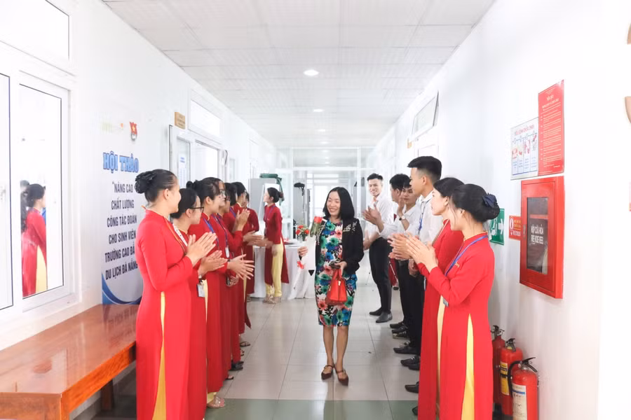 SV Trường CĐ Du lịch Đà Nẵng thực hành tổ chức sự kiện ngay tại trường