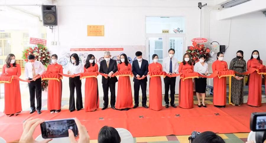 Lễ khánh thành “Bếp ăn mẫu bán trú” thứ 3 tại Trường Tiểu học Phan Đình Phùng, Quận 3, TPHCM, ngày 14/3/2022. 