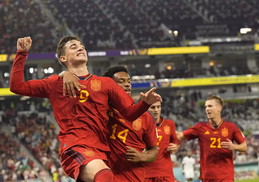 Gavi (9) ăn mừng bàn thắng vào lưới Costa Rica.